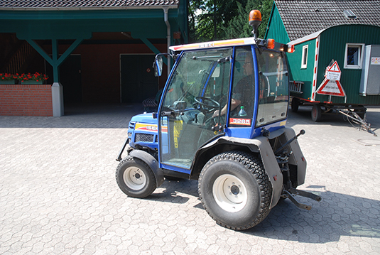 Bürgerpark Kompaktschlepper Seitenansicht Bürgerpark Kompaktschlepper Seitenansicht